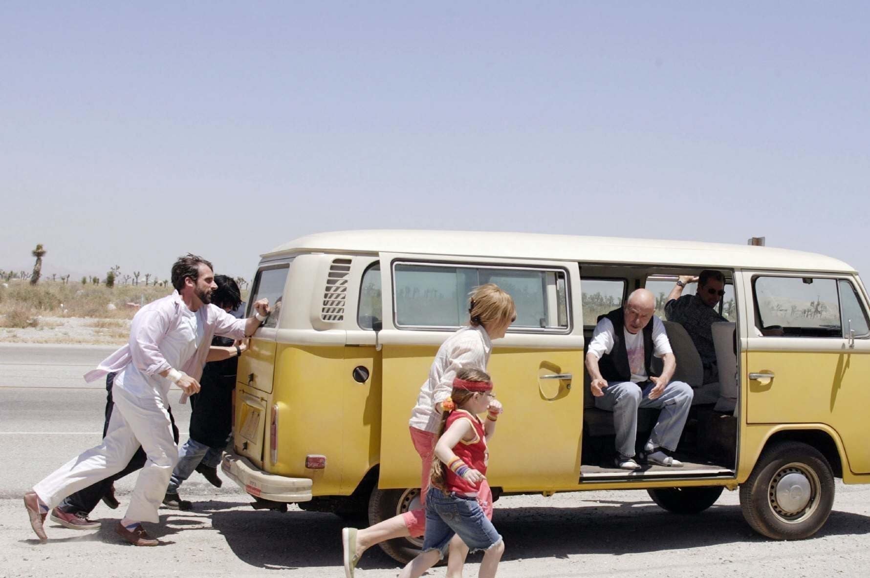 Little miss sunshine
Year : 2006
Director : Jonathan Dayton et Valerie Faris
Toni Collette
Alan Arkin
Paul Dano
Steve Carell
Greg Kinnear
Abigail Breslin